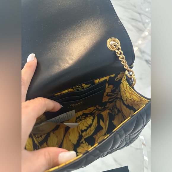 🌟SOLD🌟 NWT Versace Virtus Black Quilted Shoulder Bag - Picture 2 of 11